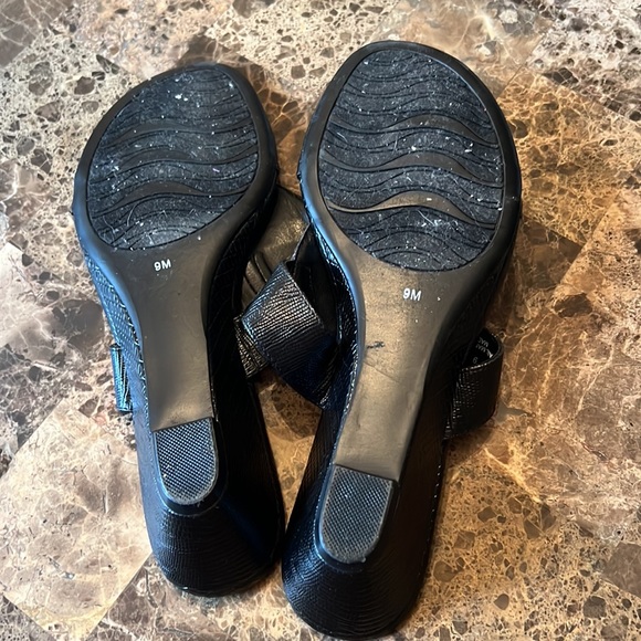 Like new. Size 9M Sonata Sandels - Picture 3 of 3